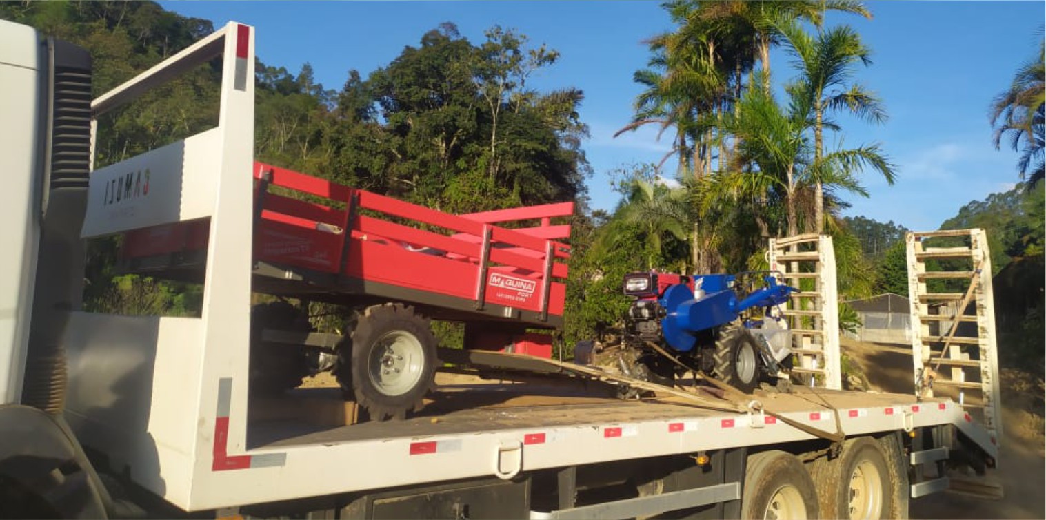 Comunidade de Sumidouro recebe micro trator em Vargem Alta